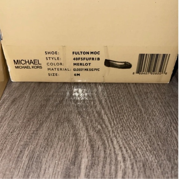 FAIRLY NEW MICHAEL KORS FLATS - Picture 7 of 7